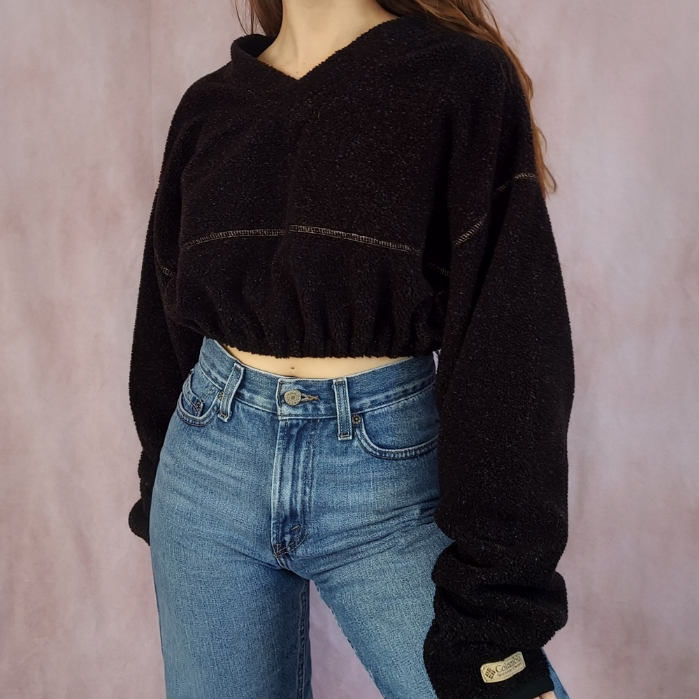 Cropped Columbia V-neck Fleece Sweater